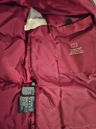 Chaleco Tommy Hilfiger relleno de plumón y plumas