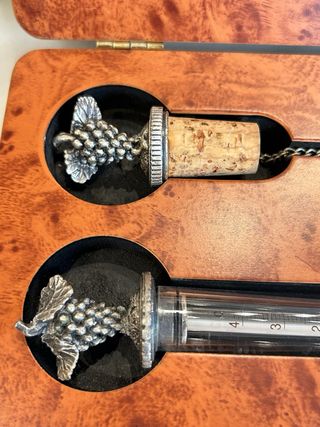 Estuche Sommelier con Termómetro y Tapón