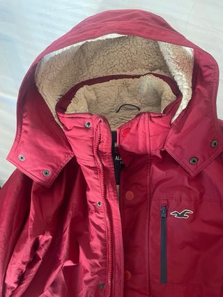 Abrigo Hollister Rojo Talla S