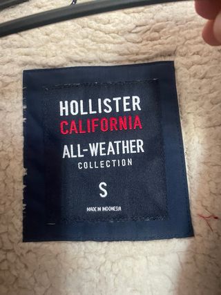 Abrigo Hollister Rojo Talla S