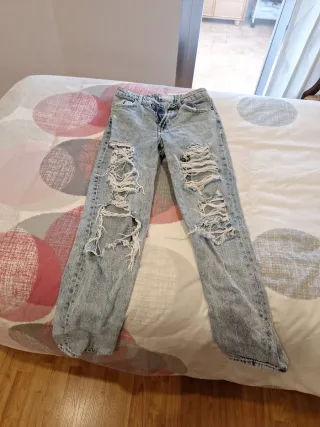 Pantalón vaquero roto azul