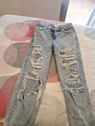 Pantalón vaquero roto azul