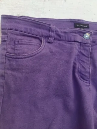Pantalón morado Talla 44.  Medidas en descripción