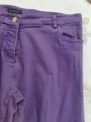 Pantalón morado Talla 44.  Medidas en descripción