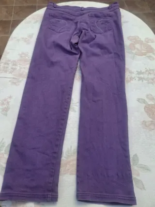 Pantalón morado Talla 44.  Medidas en descripción