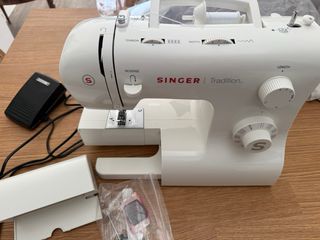 Máquina de coser Singer Tradition 2282