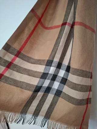 Pañuelo Burberry Beige y Rojo