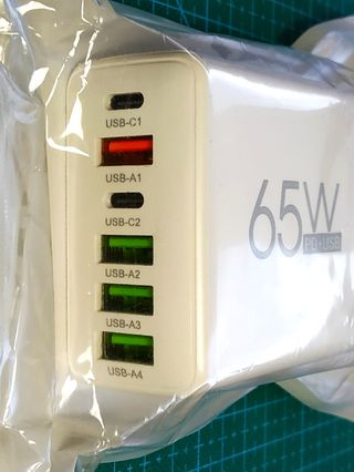 Caricatore multiplo 65W con 4 porte USB + 2 tipo C