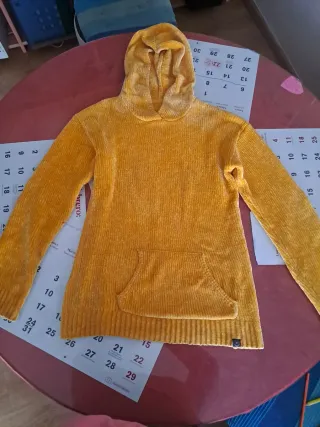 Sudadera amarilla de lana