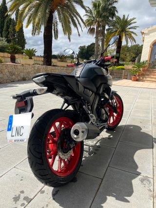 Yamaha MT 125 Negra y Roja
