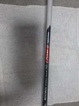 palo Rescue Aeroburner de TaylorMade con varilla