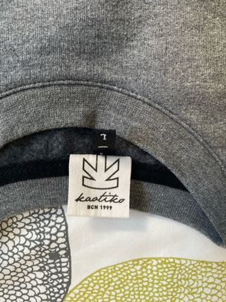 Sudadera Kaotiko gris con estampado
