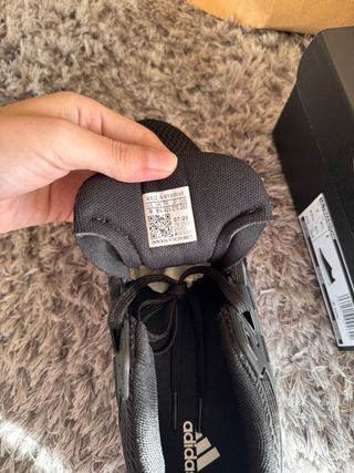 Zapatillas Adidas Negras y Blancas