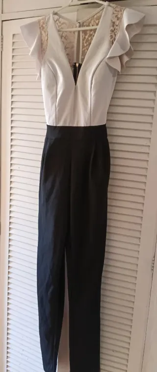 Mono elegante blanco y negro