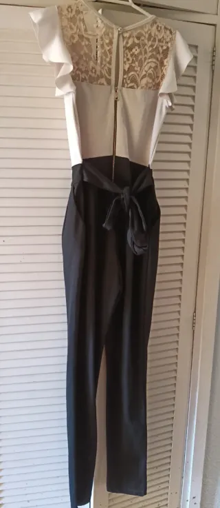 Mono elegante blanco y negro