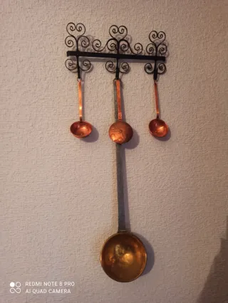 Antigua espetera de forja con cobre