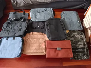 Lote de 9 Mochilas y Bolsas Variadas