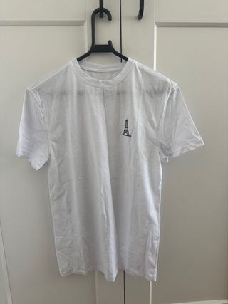 Camiseta blanca con Torre Eiffel