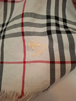 Pañuelo Burberry Beige y Rojo