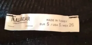 Camiseta negra manga larga con corte asimétrico