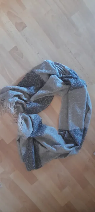 Bufanda Pull&Bear gris y azul