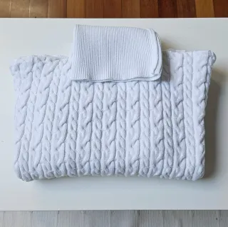 Jersey cuello alto color marfil ochos