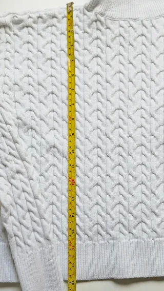Jersey cuello alto color marfil ochos
