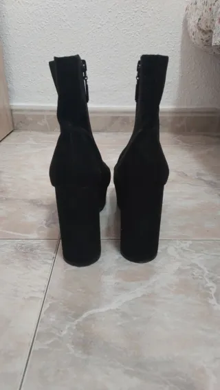 Botines negros de tacón