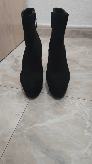 Botines negros de tacón