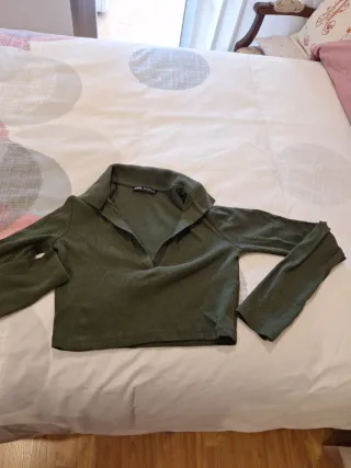 Camiseta Zara verde militar manga larga XS