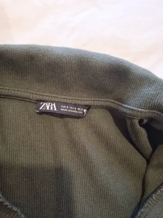 Camiseta Zara verde militar manga larga XS