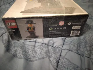 LEGO House 40504 Minifigure Tribute