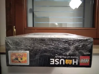 LEGO House 40504 Minifigure Tribute