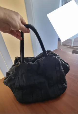 Bolso de cuero negro