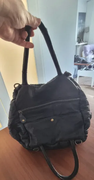 Bolso de cuero negro