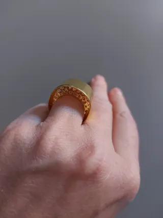 Anillo dorado ancho de Tous