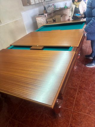 Mesa de billar con tapa de madera