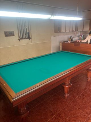 Mesa de billar con tapa de madera