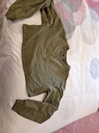 Camiseta verde manga larga