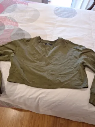 Camiseta verde manga larga