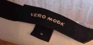 Camiseta Vero Moda azul y blanco