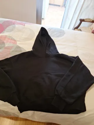 Sudadera con capucha negra