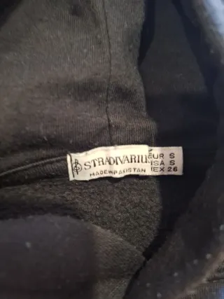 Sudadera con capucha negra