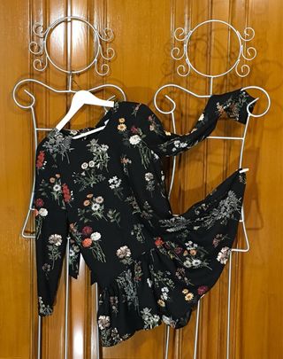 Vestido negro estampado floral