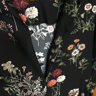 Vestido negro estampado floral