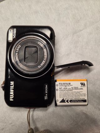 Cámara Fujifilm Finepix JX 14MP + Tarjeta SD 4GB