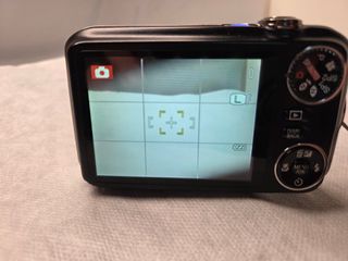 Cámara Fujifilm Finepix JX 14MP + Tarjeta SD 4GB