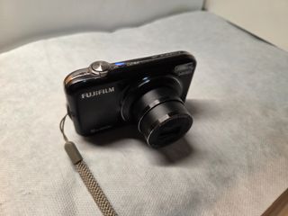 Cámara Fujifilm Finepix JX 14MP + Tarjeta SD 4GB