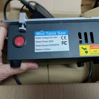 Minisierra de mesa para maquetas