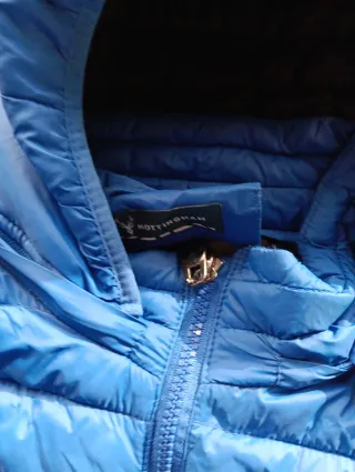 Chaqueta de plumas azul